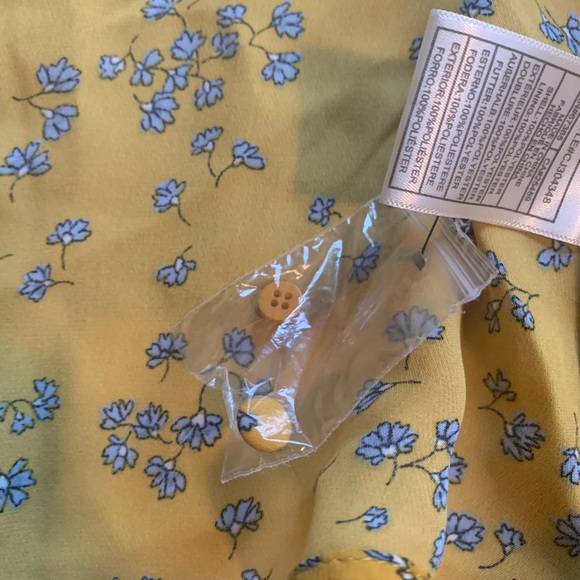 Cupcakes and Cashmere Top - Picture 4 of 5